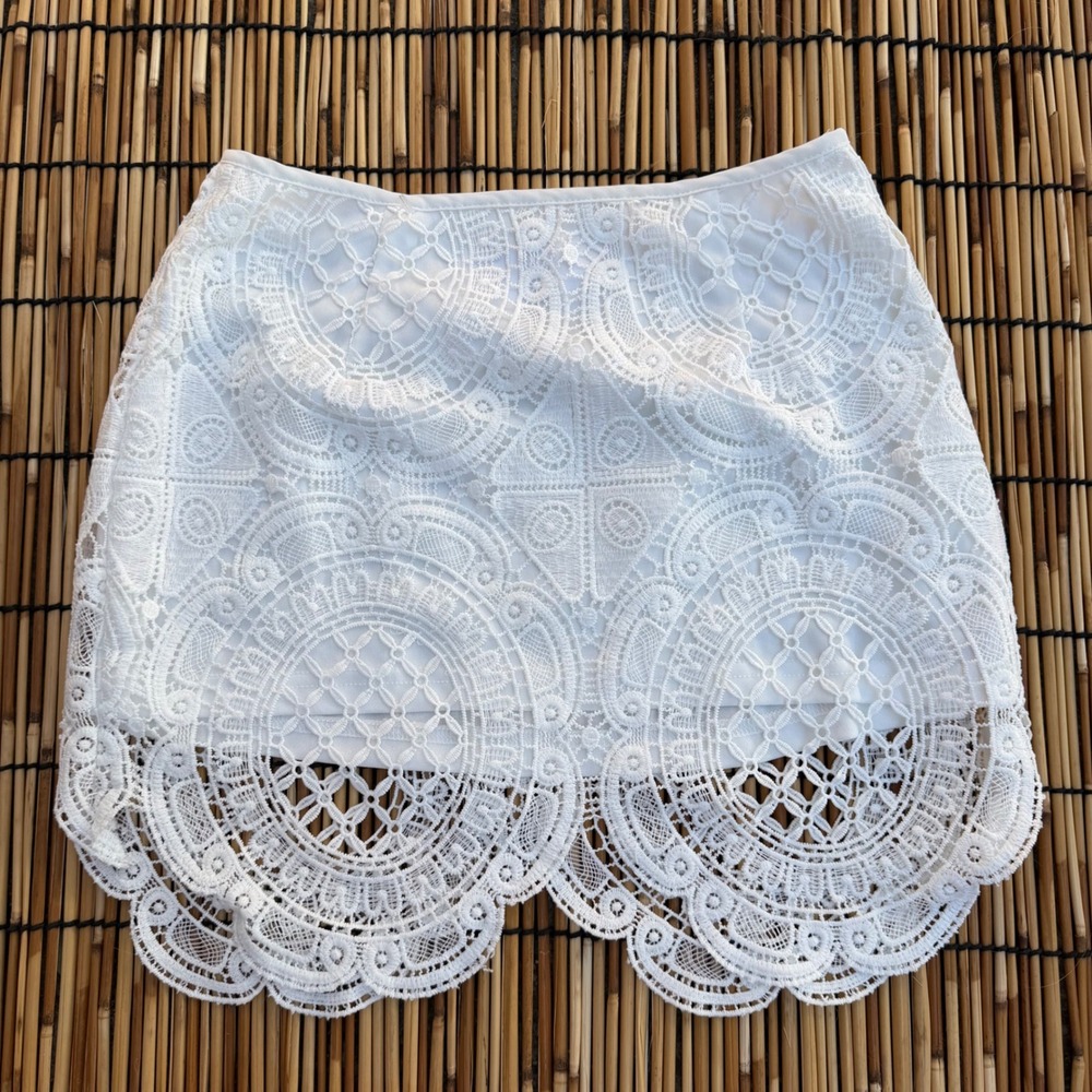 Signature 8 White Lace Mini Skirt Scalloped Crochet Womens Size Small